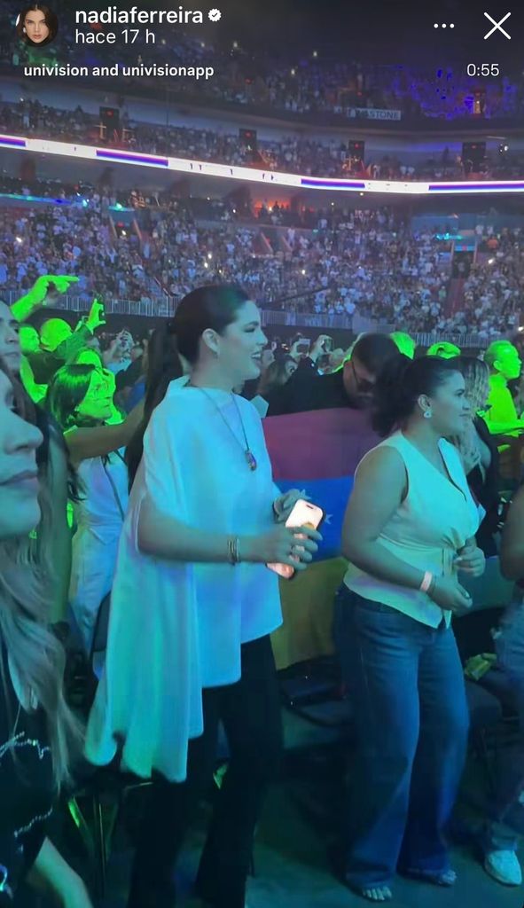 Nadia Ferreira disfrutando del show de Marc Anthony, en el concierto a beneficio por Colombia y Venezuela.