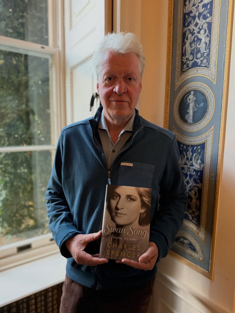 Charles Spencer ha escrito Swan Song: Diana, My Sister, unas memorias en las que rompe casi 30 años de silencio para contar su propia historia junto a la princesa Diana