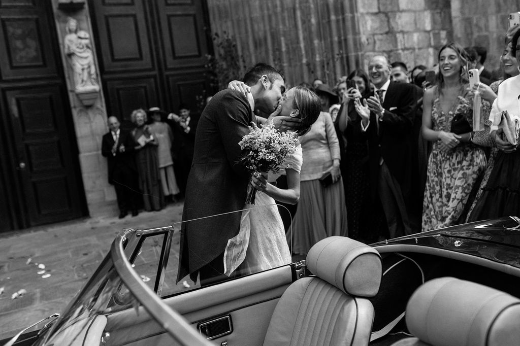 Novios a la salida de la iglesia