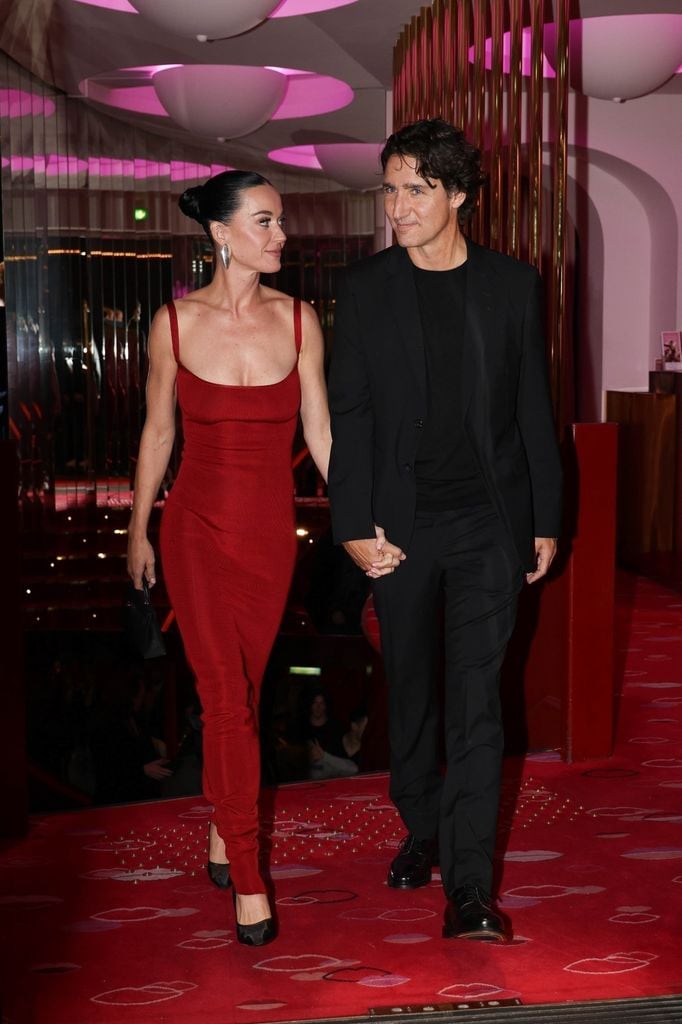 Katy Perry y el ex primer ministro canadiense Justin Trudeau hicieron una entrada llena de glamour en el icónico Crazy Horse de París, donde la cantante celebró su cumpleaños número 41, en octubre pasado.