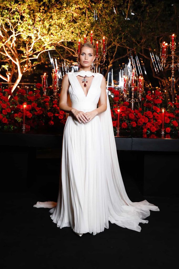 Lady Kitty Spencer deslumbra en Brasil con su vestido de diosa griega y Alta Joyería inspirada en la Antigua Roma