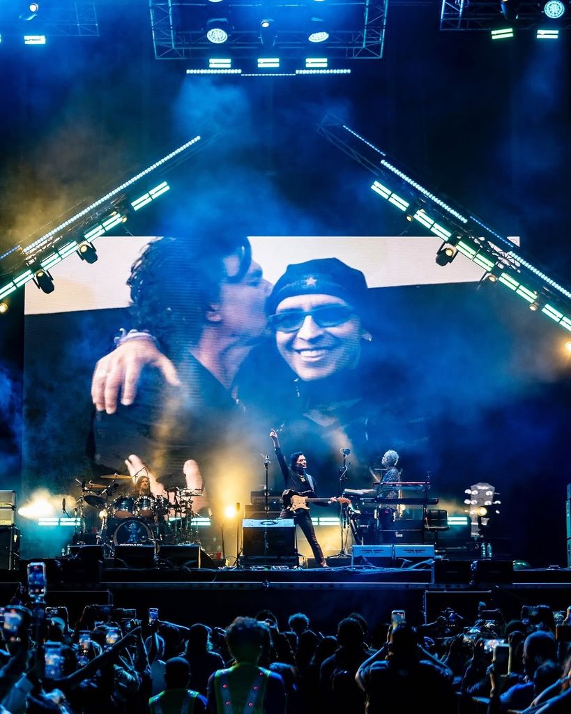 Durante su presentación de este fin de semana en Querétaro, la banda rindió homenaje al músico.