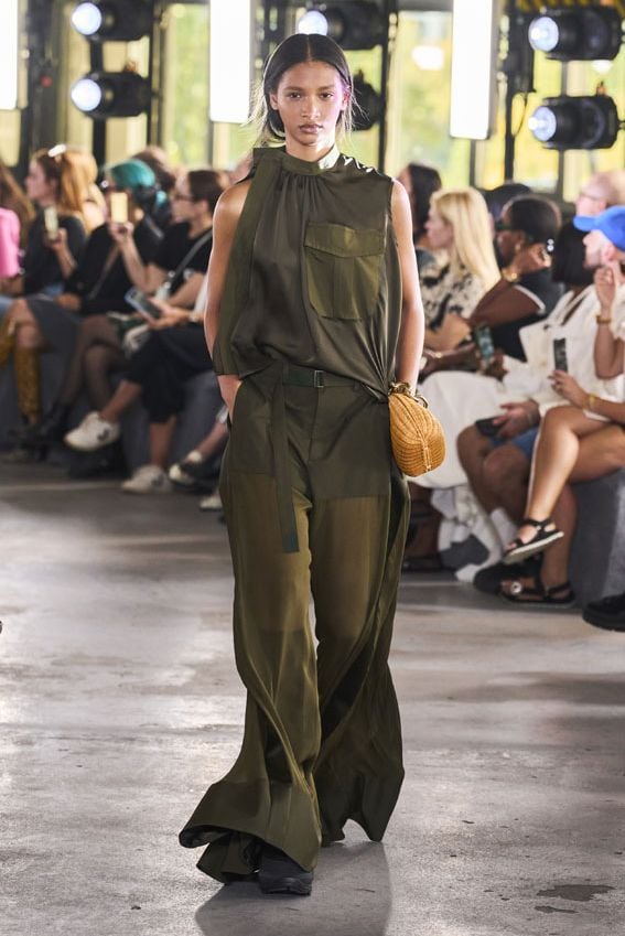 sacai026a