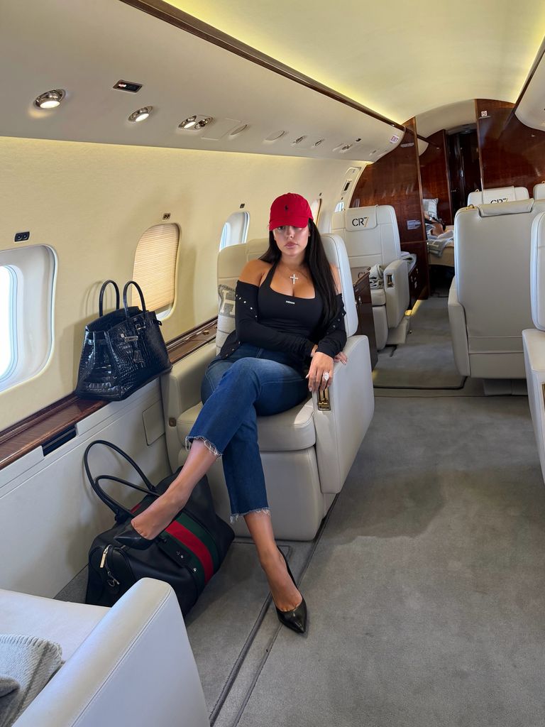 Georgina Rodríguez en su jet privado de camino a Mallorca