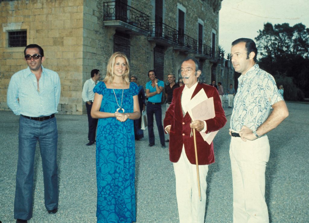 Carmen Martínez-Bordiú con su marido y Salvador Dalí