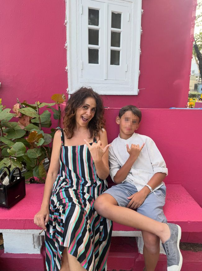 Menali Olivares con el menor de sus hijos