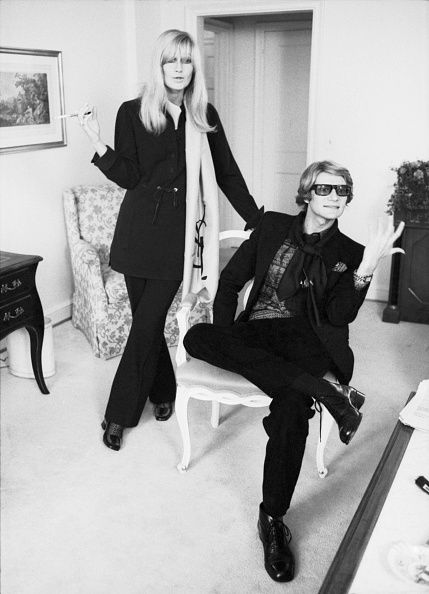 El diseñador Yves Saint Laurent y su musa Betty Catroux en 1968