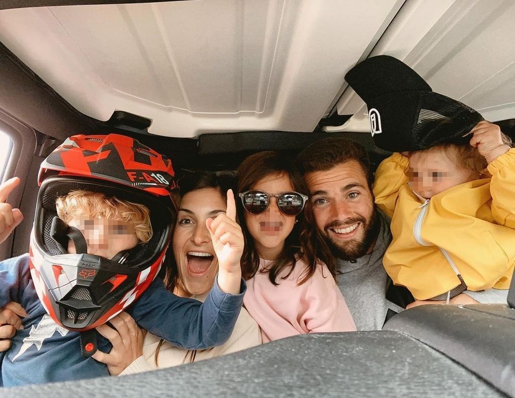 Nacho Fernández con su mujer y sus hijos