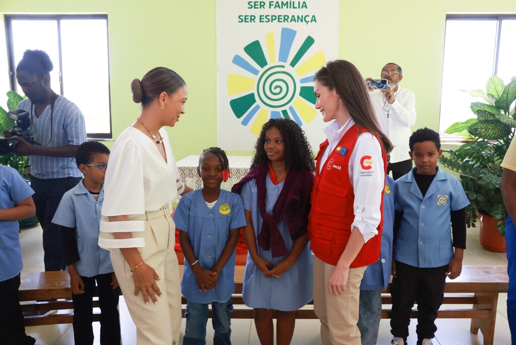 La Reina ha visitado, junto a la primera dama de la República de Cabo Verde, el proyecto  “Fazenda Esperança” en la Isla de Santiago