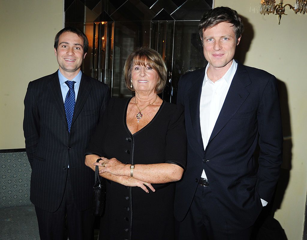 Con sus dos hijos, Ben y Zac Goldsmith