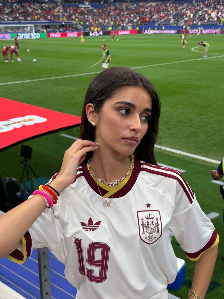 La novia de Lamine con el espectacular regalo