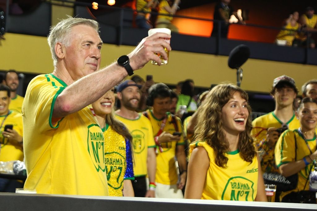 Ancelotti, con cerveza en mano