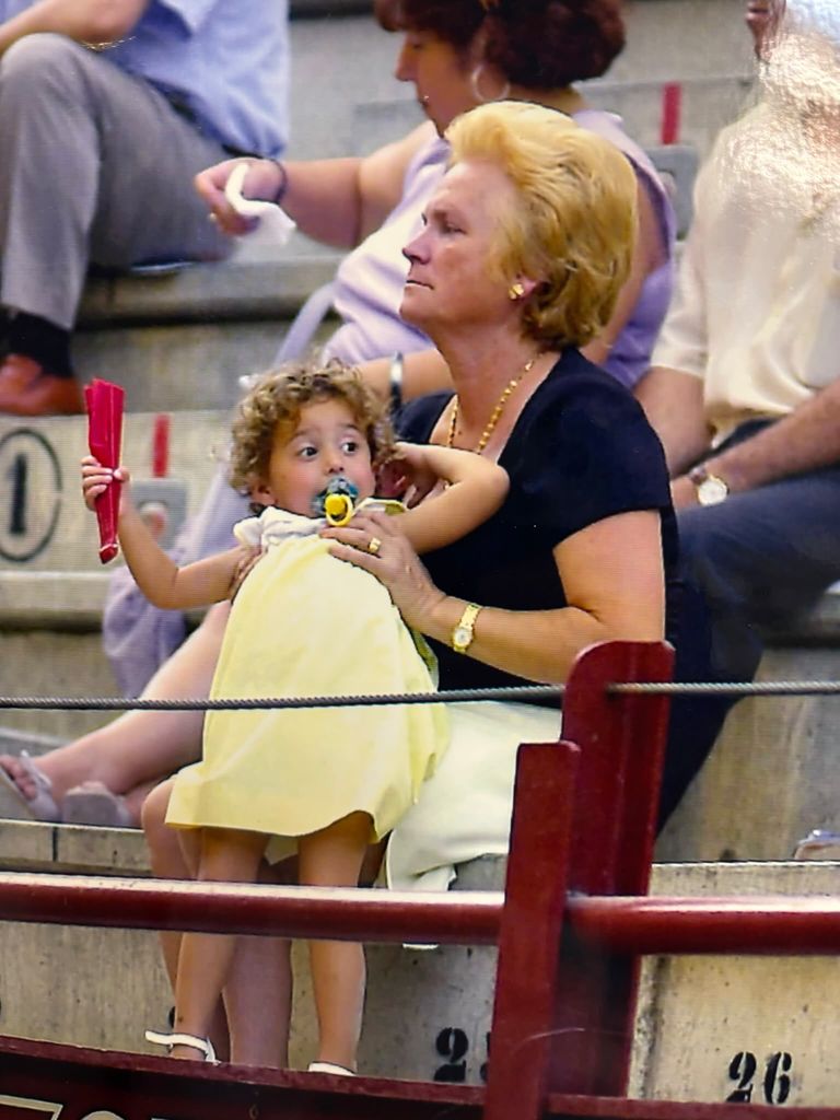 Andrea Janeiro junto a su abuela materna