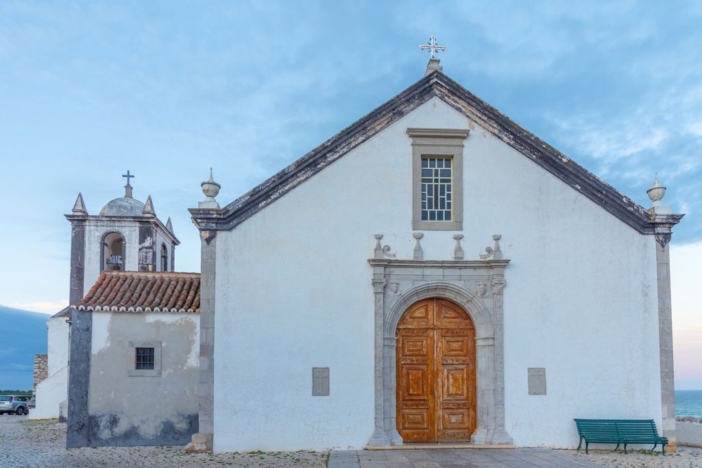 Iglesia de Cacelha Velha, Algarve, Portugal.