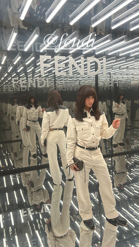 Aitana, en el desfile de Fendi celebrado durante la Semana de la Moda de Milán (23 de septiembre de 2023)