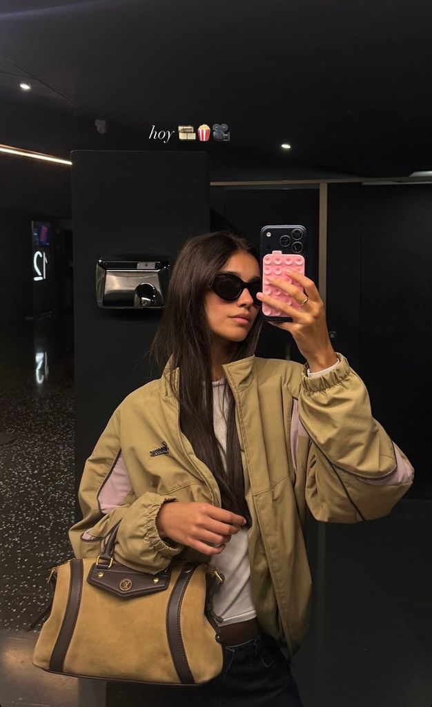 Inés García con look urbano