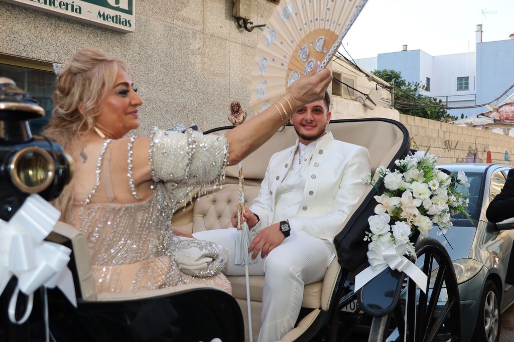 Dolores Montoya 'La Chispa' y su nieto Antonio durante su boda
