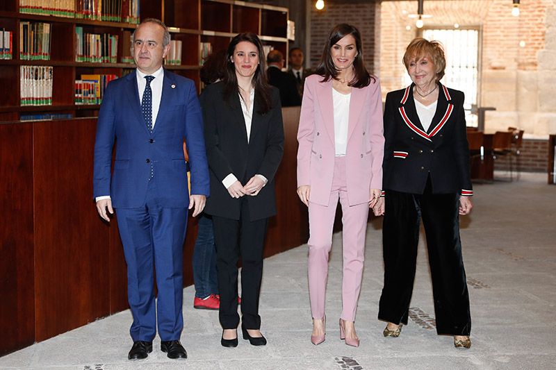 Reina Letizia e Irene Montero