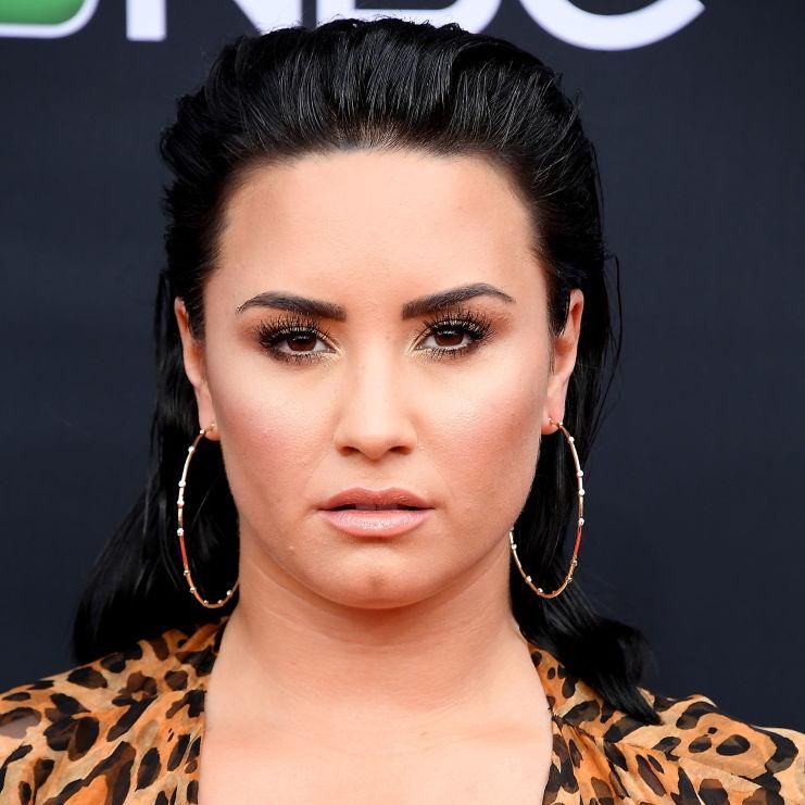 a demi le gustan las argollas finas gruesas peque as o m s vistosas