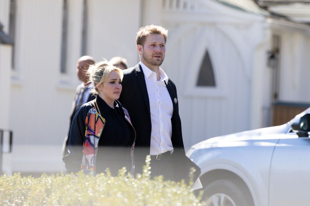 Hayden Panettiere junto a Brian Hickerson, quien fue su pareja durante varios años, en el homenaje a su hermano Jansen tras su muerte en 2023