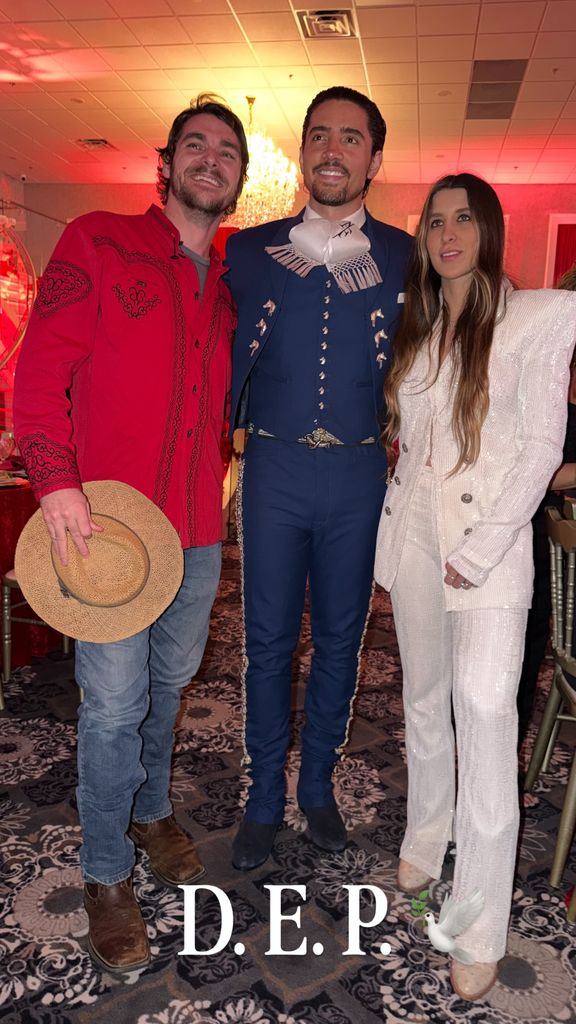Alex Fernández compartió un lindo recuerdo junto a su esposa, Alexia Hernández, y el actor RJ Mitte