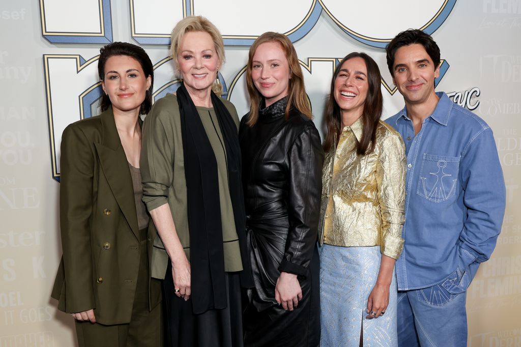 Jen Statsky, Jean Smart, Hannah Einbinder, Lucia Aniello y Paul W. Downs, parte del equipo de Hacks, una de las grandes favoritas de los Premios Emmy 2026