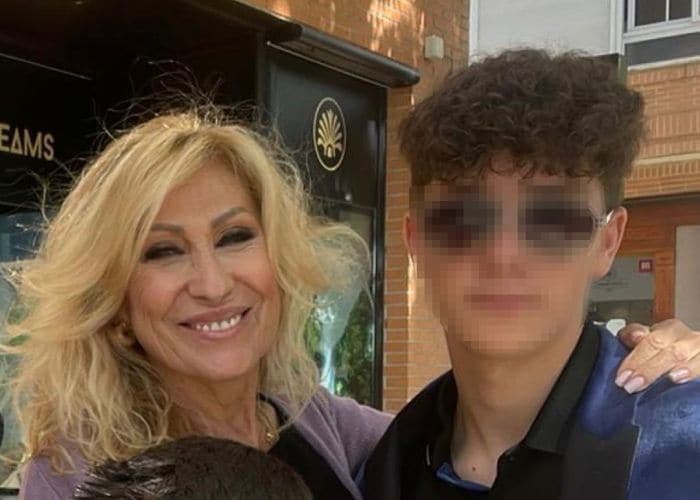 Rosa Benito y su nieto Antonio