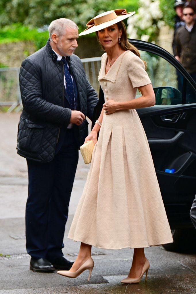 Kate Middleton con vestido de tweed y tocado en la boda de Peter Phillips y Harriet Sperling, 2026.