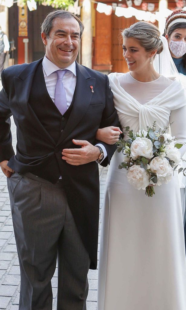La novia con su padre, Francisco Javier de Solis y Martínez Campos.