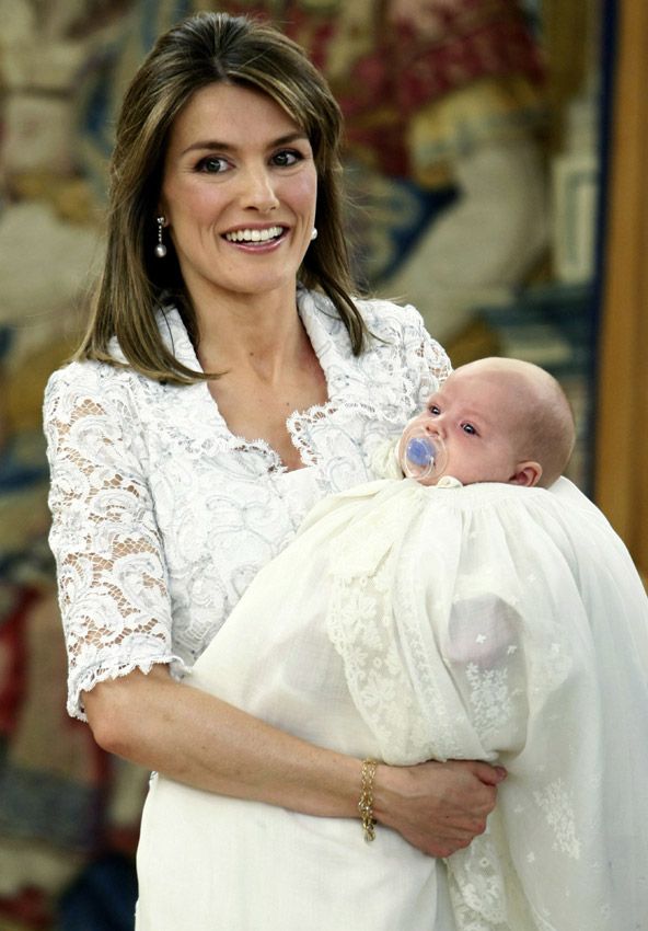Doña Letizia en el bautizo de la infanta Sofía en 2007