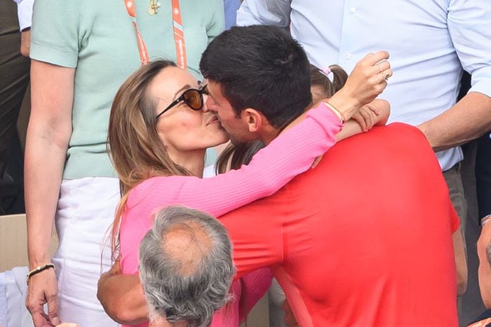 Novak Djokovic besa a su mujer Jelena