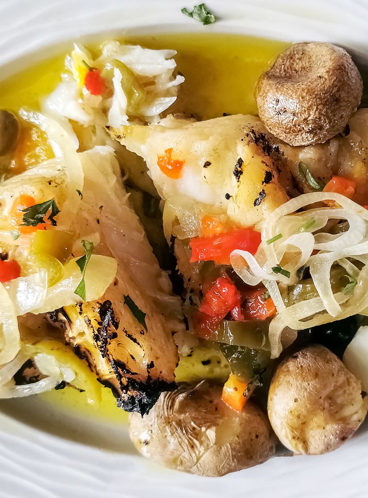 Las patatas 'a murro' son muy típicas de Portugal, sobre todo como guarnición de bacalao y su particularidad es que, una vez cocidas o asadas, se aplastan de un golpe. 