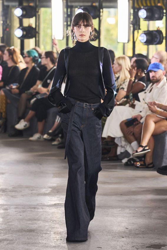 sacai012a