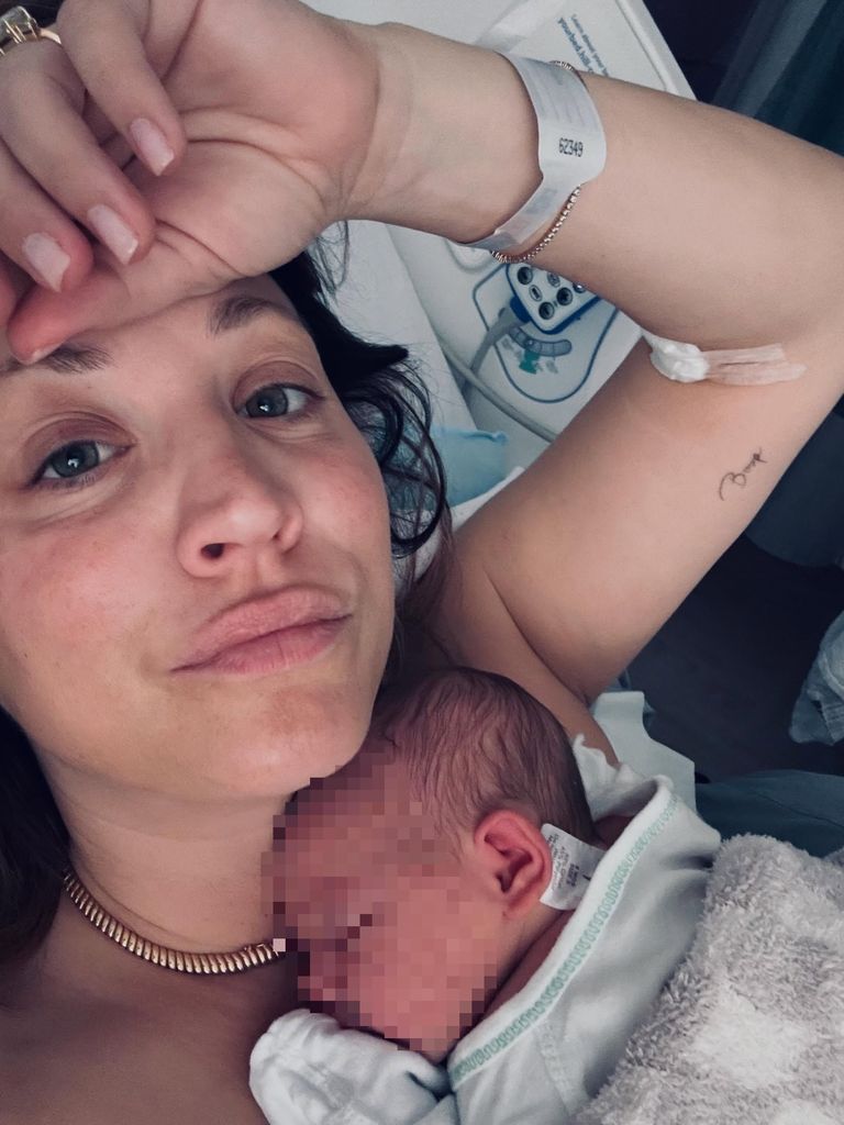 Kaley Cuoco, junto a su segunda hija