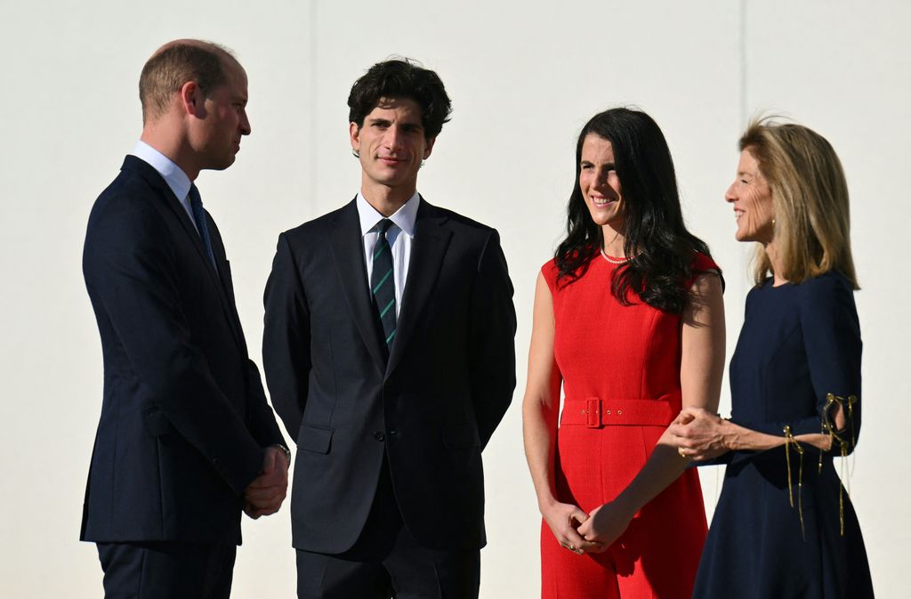 Tatiana Schlossberg con su madre, Caroline Kennedy, su hermano, Jack, y el principe Guillermo de Inglaterra