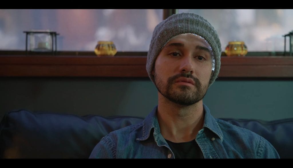 Carlo Arrechea como Michael Méndez en el cortometraje 'The Cage We Choose'. 