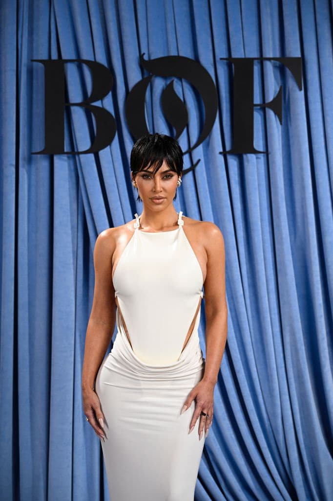 Kim Kardashian posa en BoF500 Gala. 