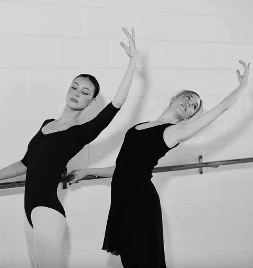 Nicola ha estado entrenando ballet para un próximo proyecto