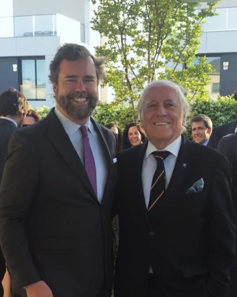 Iván Espinosa de los Monteros junto a su padre