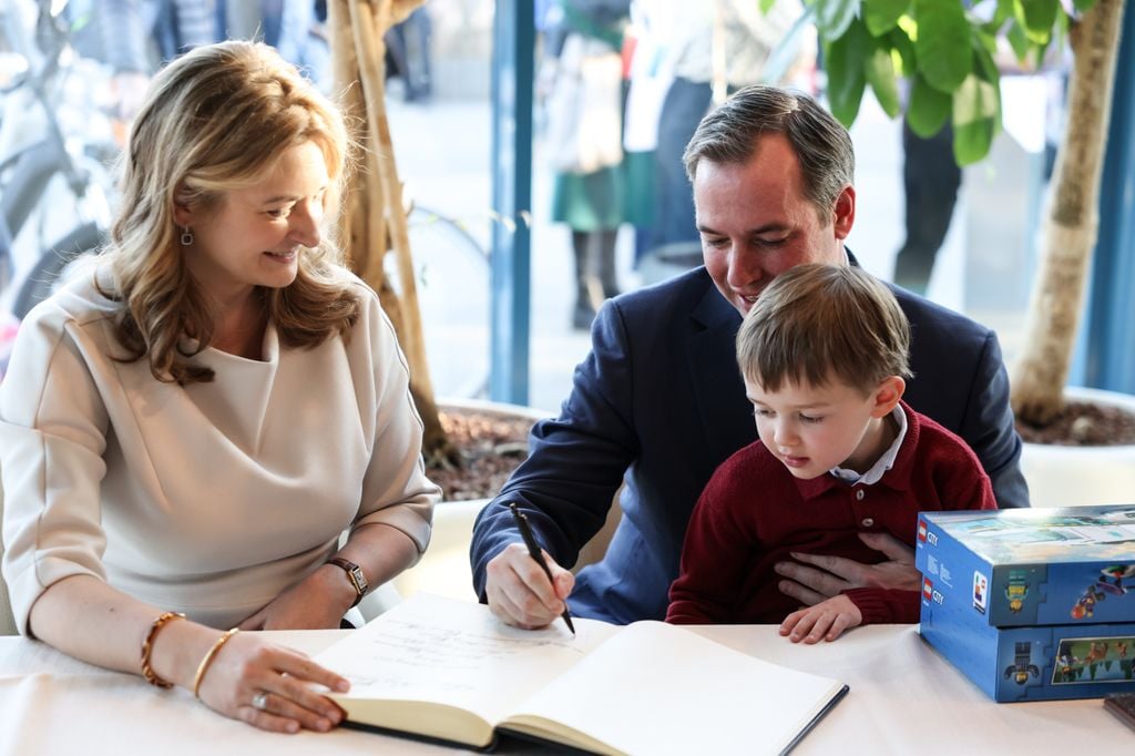 De momento, el príncipe Charles, ya ha sido protagonista en diversos eventos oficiales, incluyendo celebraciones nacionales y visitas a instituciones junto a sus padres