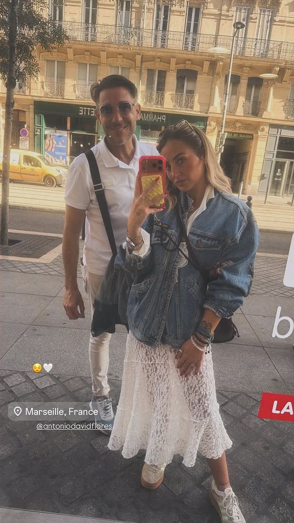 Rocío Flores con su padre, Antonio David Flores, en Marsella