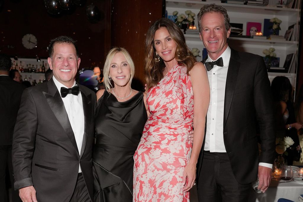 El empresario Jamie Slater y su esposa Jocelyn con Cindy Crawford y Rande Gerber en la fiesta de los Beckham.