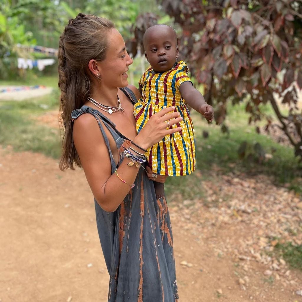 María Galán vive en Uganda. Forma parte de Babies Uganda, donde cuida a numerosos niños