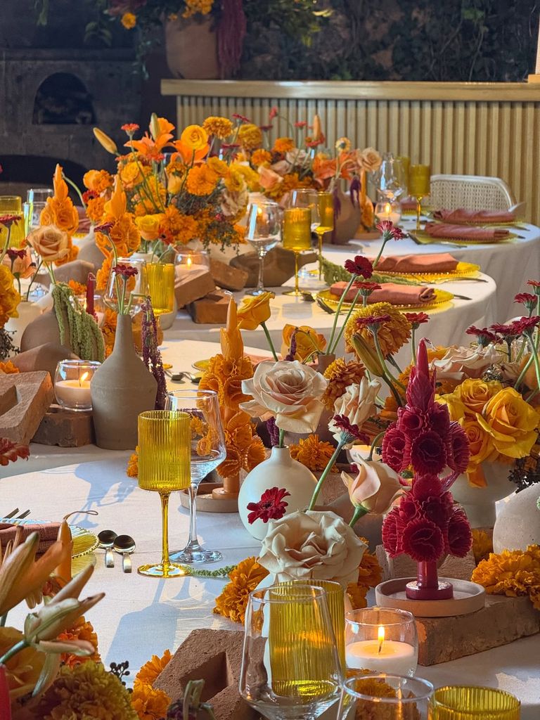 Decoración de bodas en naranja centros y velas