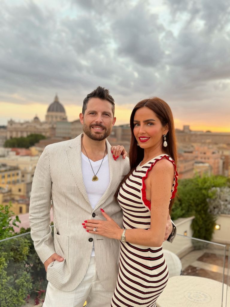 Karla Díaz y Danny Dayz en una de las vistas panorámicas de la ciudad de Roma.