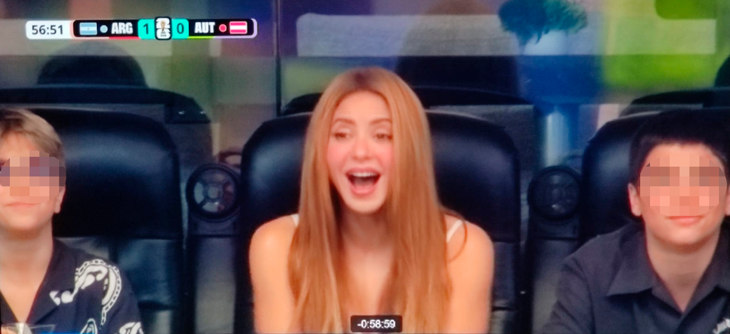 Shakira, sorprendida al escuchar los aplausos en su dirección