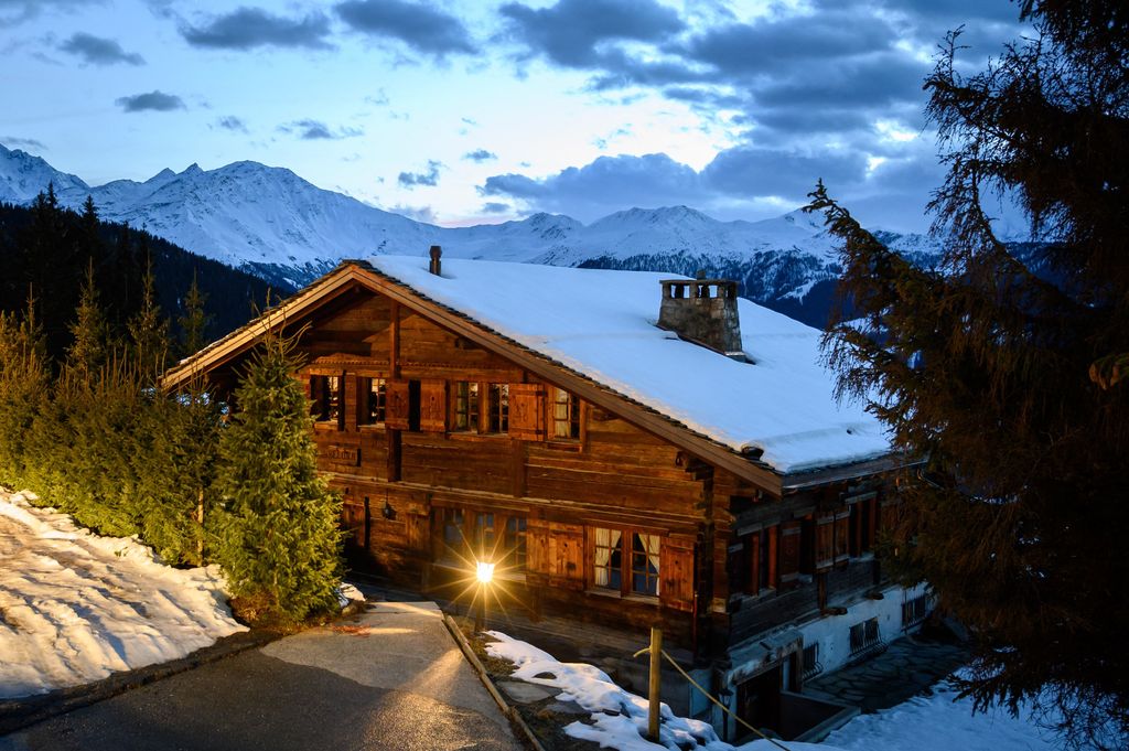 El imponente chalet Helora que fue propiedad de Andrés Mountbatten-Windsor y Sarah Ferguson