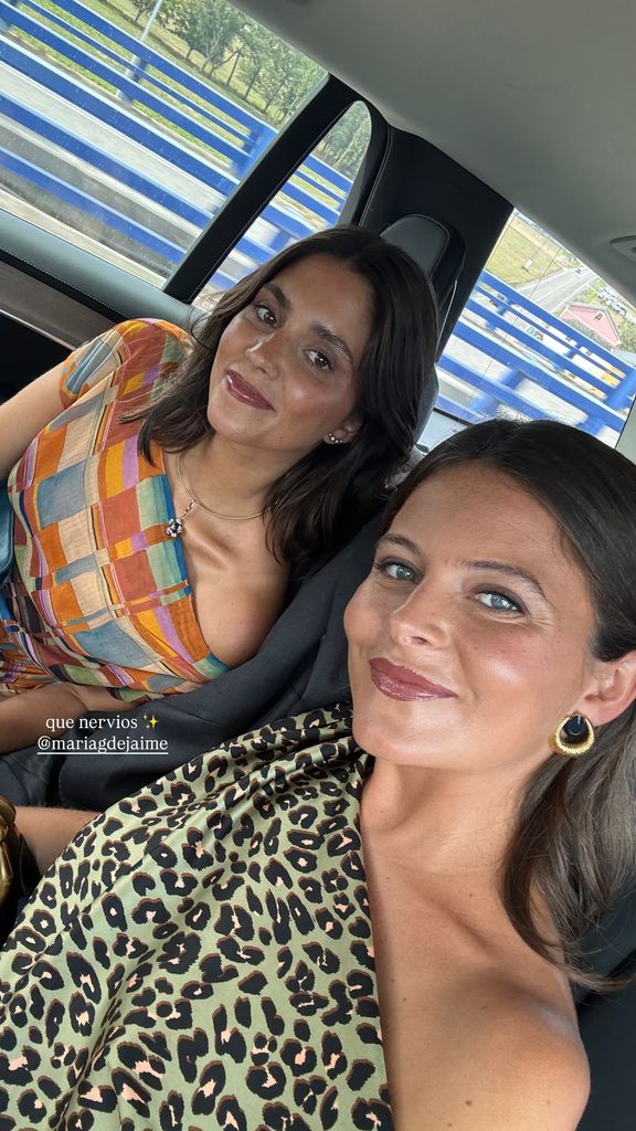 María García de Jaime (izquierda) y Bea Gimeno (derecha), dos de las 'influencers' invitadas al enlace de Ale Navarro