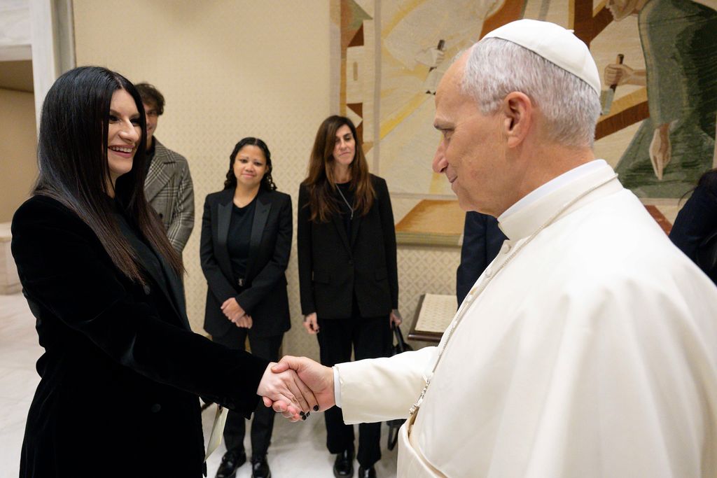 Laura Pausini estaba muy contenta durante su encuentro con el Papa León XIV