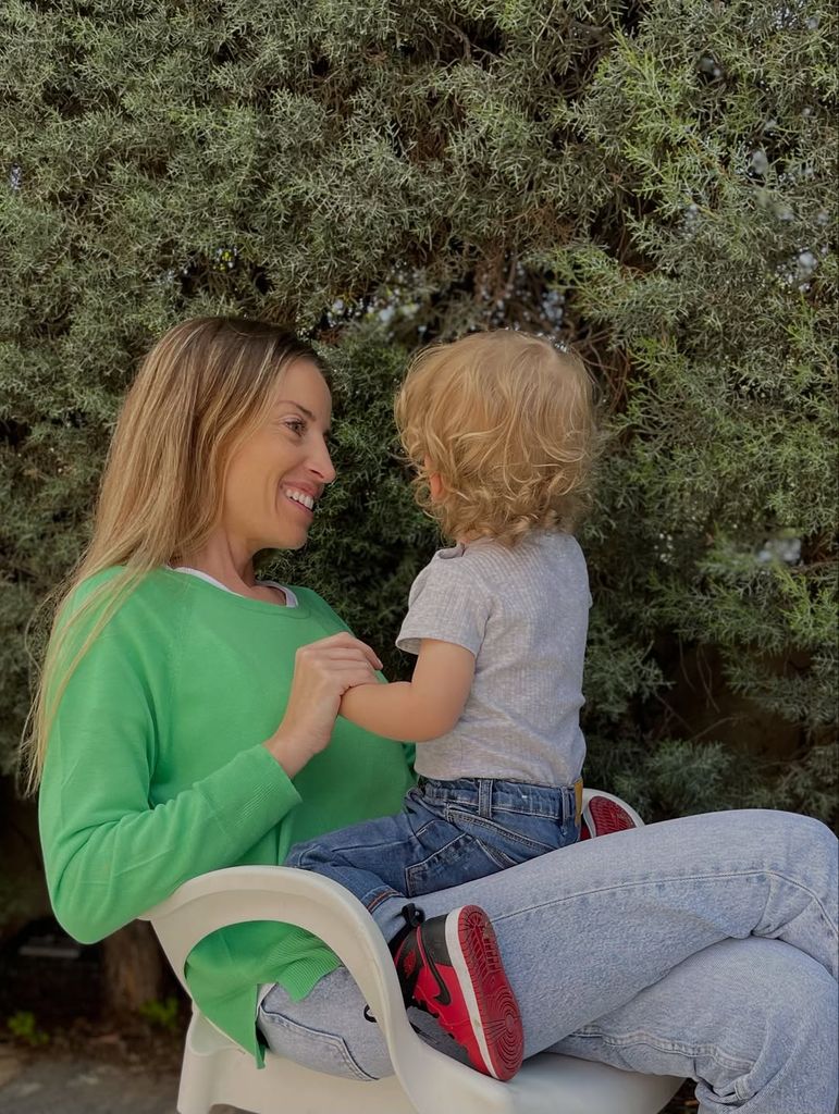 Marta Castro con su hijo Hugo